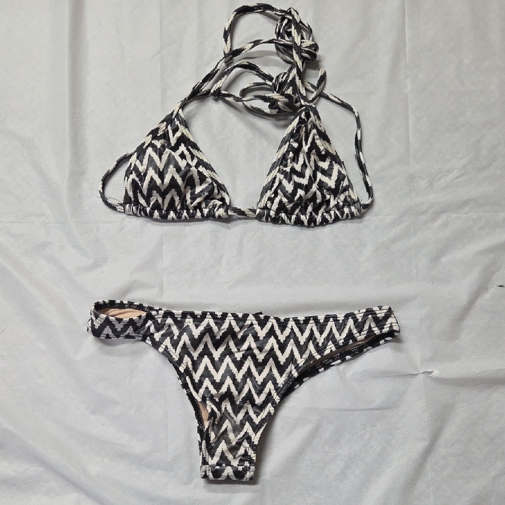 Frederick's of Hollywood Black & White Zigzag Triangle Bikini